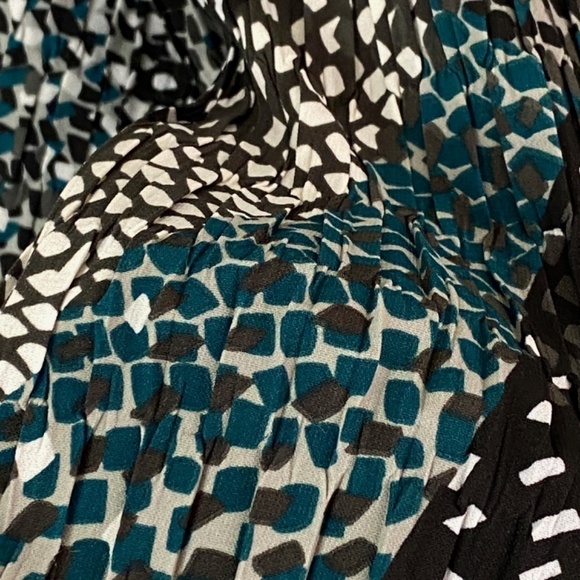 Denver Hayes Top Womens 2X Green Black Button Up Top 3/4 Sleeve Pleated Stretchy - Picture 4 of 12